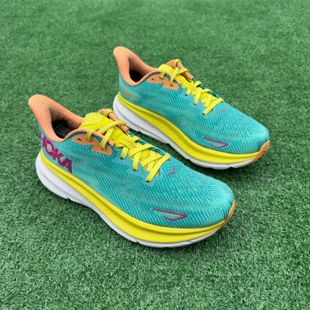 HOKA ONE ONE CLIFTON 9 - Women’s Running Shoes - SIZE 8B